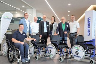 Übergabe von Rollstühlen ans Alb Fils Klinikum
